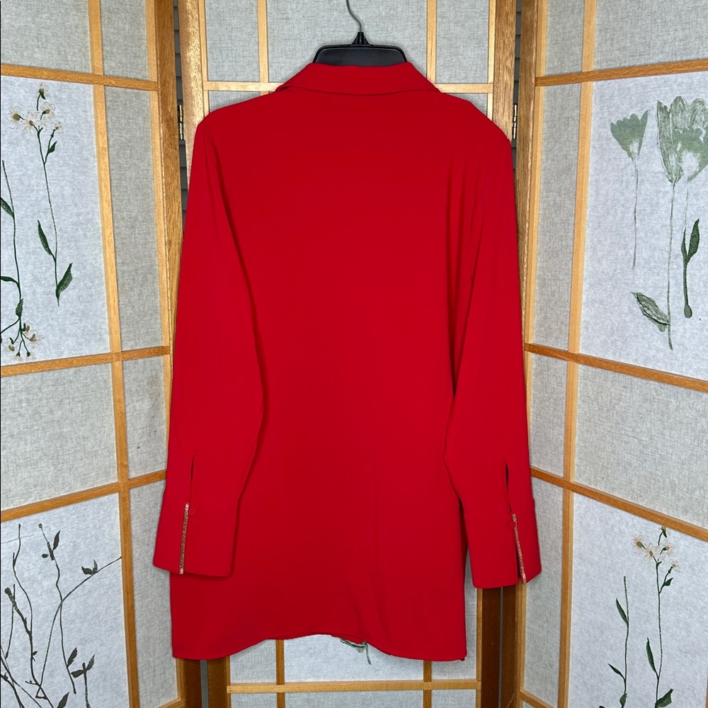 Women’s Chico’s Red V-neck Top Size 1 Medium - Picture 3 of 10